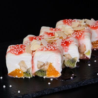 Сладкий ролл Сказка в СушиТаяки по цене 680 ₽