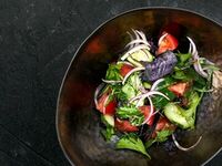 Салат овощной с травами в Mojo