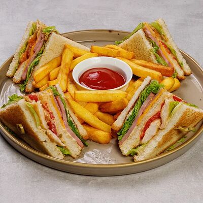 Клаб-сэндвич с курицей и ветчиной в КафеАллея по цене 720 ₽