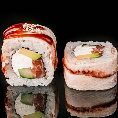 Ролл Канадский в Калифафила по цене 950 ₽