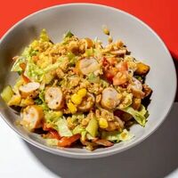 Теплый салат с колбасками в Yolo