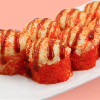 Ролл запеченный Калифорния Хот в Sia bar по цене 1410 ₽