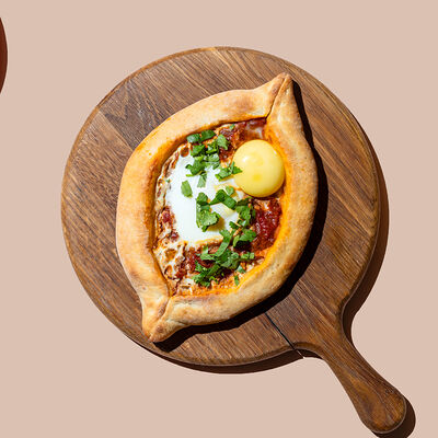 Шакшука в Хачапури и вино по цене 271 ₽