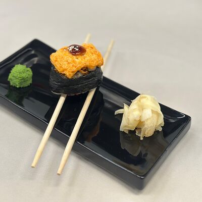 Гункан с мидиями и кальмаром запеченный в Balance cafe по цене 345 ₽