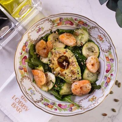 Тотал Грин с креветкамив Лобби бар по цене 1200 ₽