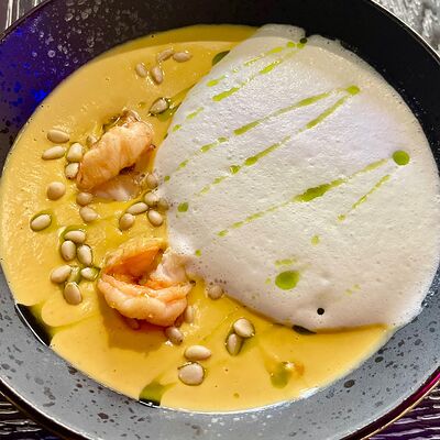 Тыквенный крем-суп с креветкамив Пицца на дровах по цене 710 ₽