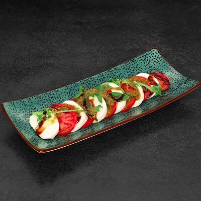 Моцарелла салат в Чайхана Восток № 1 по цене 780 ₽