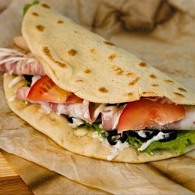 Фокачча с беконом и курицейв Food74 Court Суши Пицца по цене 440 ₽