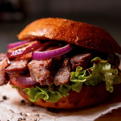 Бургер мраморный в Meal me по цене 620 ₽