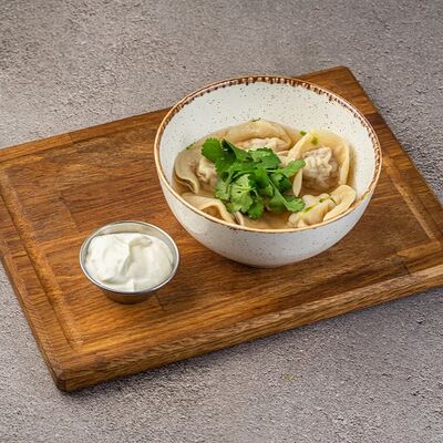 Домашние пельмени со сметанойв Бар с едой Пороселло по цене 570 ₽