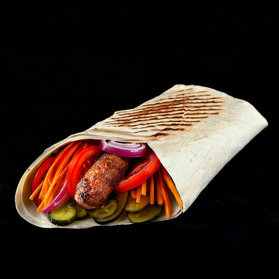 Шаурма с говядиной средняя в Турецкая шаурма по цене 395 ₽