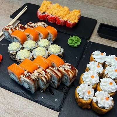 Сет Luxary в Quattro pizza по цене 2599 ₽