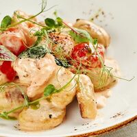 Ньокки с креветками в Cacio e Pepe