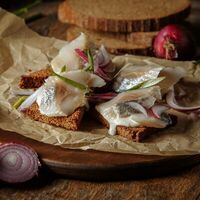 Брускетта с сельдью в Вобла