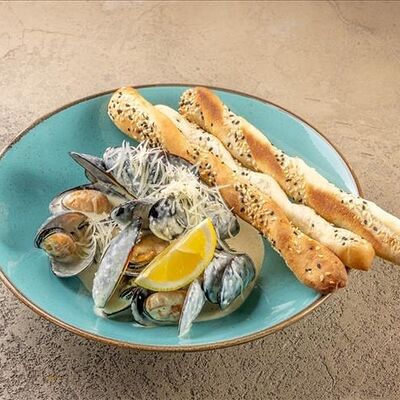 Мидии в сливочном соусе в У рыбака по цене 690 ₽