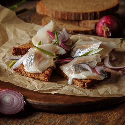 Брускетта с сельдью в Вобла по цене 320 ₽