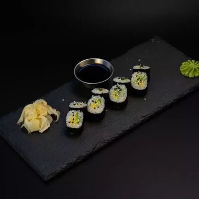 Маки авокадо в Fusion по цене 520 ₽