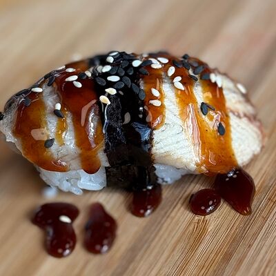 Суши с угрем в Сакура по цене 290 ₽