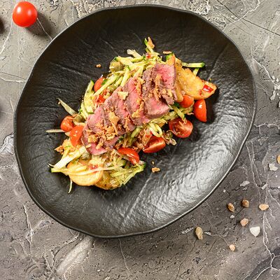 Салата Татаки-стейк в Нэцкэ по цене 849 ₽