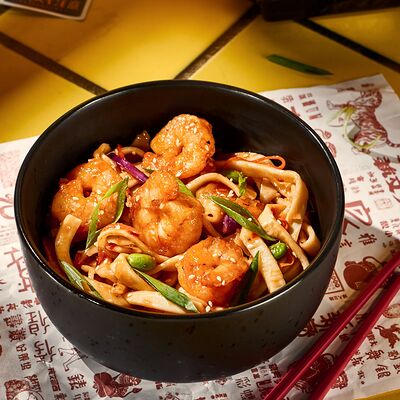Вок с креветками в соусе сладкий чили с чесноком в Bao по цене 595 ₽