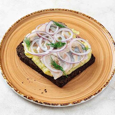 Смёрребрёд с сельдью и мятым картофелем в Beer House по цене 540 ₽