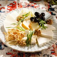 Ассорти из домашних грузинских сыров в Хочу харчо