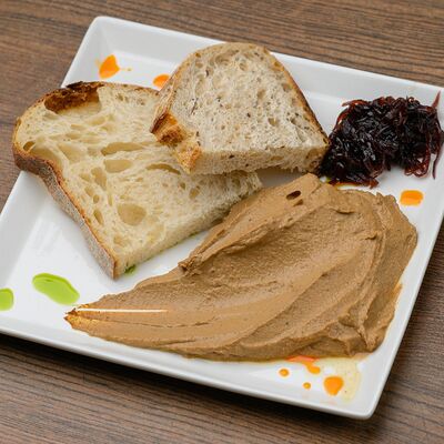 Паштет из куриной печени с ягодным соусомв Bronze lion по цене 540 ₽