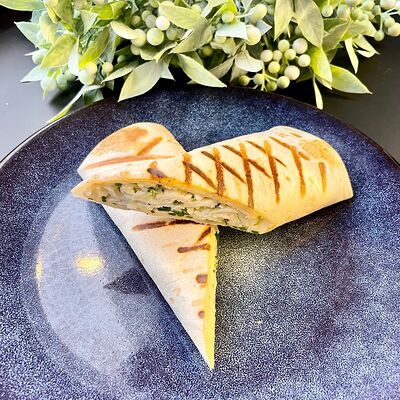 Буррито с сыром Сулугуни в Caramel по цене 280 ₽