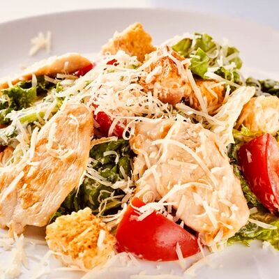 Цезарь Салат в Шашлычный Домик по цене 470 ₽