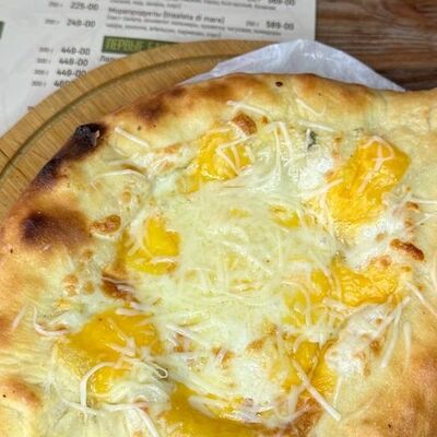 Лодочка 6 сыров в Farina Pizza по цене 495 ₽