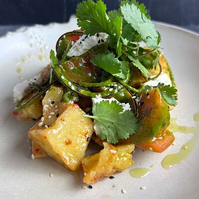 Хрустящие баклажаны с брынзой в Вино и булки по цене 590 ₽