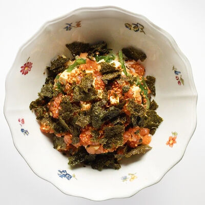 Поке с лососем и чипсами из нори в Ava bistro по цене 950 ₽