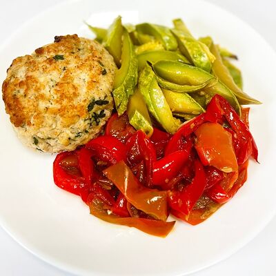 Бифштекс из индейки с запеченными овощамив Привет, Десерт! по цене 426 ₽