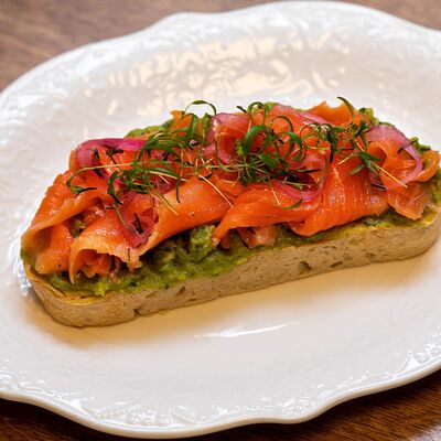 Брускетта с лососем и гуакамоле в Cook cafeshop по цене 770 ₽