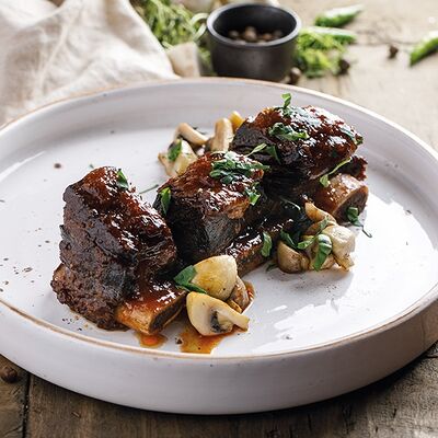 Томленые говяжьи ребра в саперави в ЛарисуВаннуХочу по цене 1190