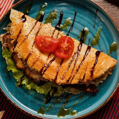 Овсяной блин с тунцом и адыгейским сыром в Ребра по цене 380 ₽