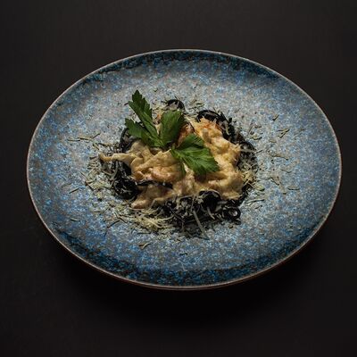 Спагетти с чернилами каракатицы и микс морепродуктов в Шашлычный дворик по цене 670 ₽