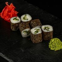 Ролл с огурцом в La Veranda