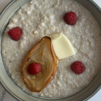 Овсяная каша с грушей в Crystal по цене 350 ₽