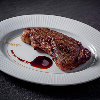 Стриплойн Dry Aged Special в 800°С Contemporary Steak по цене 9990 ₽