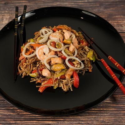 Соба в соусе терияки c морепродуктами в Японский городовой 64 по цене 390 ₽