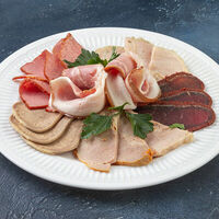 Ассорти из мясных деликатесов в BERICONI