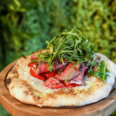 Фокачча с ростбифом, пастой из фасоли и тунца в Сыроварня по цене 870