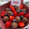 Букет клубники в шоколаде Berry Day S в Sweets по цене 2690