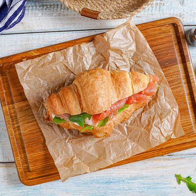 Круассан с лососем в Термос по цене 650 ₽