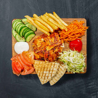 Шаверма на тарелке в Street Food Market по цене 455 ₽