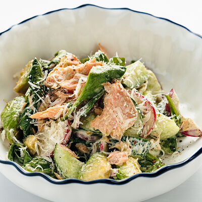 Салат с подк. семгой и авокадо в Причал по цене 890 ₽