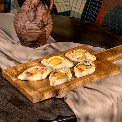 Ассорти мини-хачапури в Аджикинежаль по цене 665 ₽