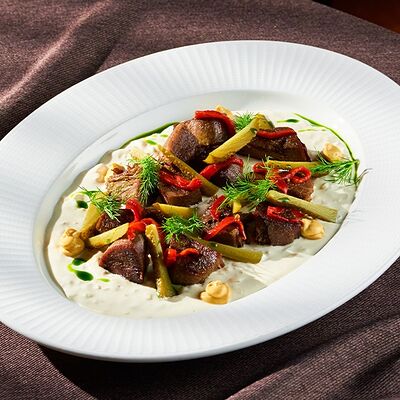 Томленый говяжий язык в сливочном соусе в База по цене 1350 ₽