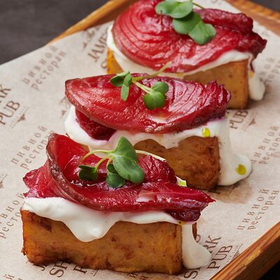 Гравлакс из форели с хашбрауном в The James Shark Pub по цене 790 ₽